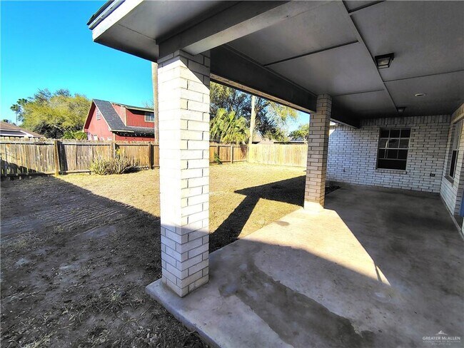 Building Photo - 17 Martin Ave