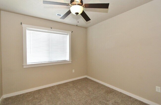 Building Photo - Immaculate home nestled in SE Boise