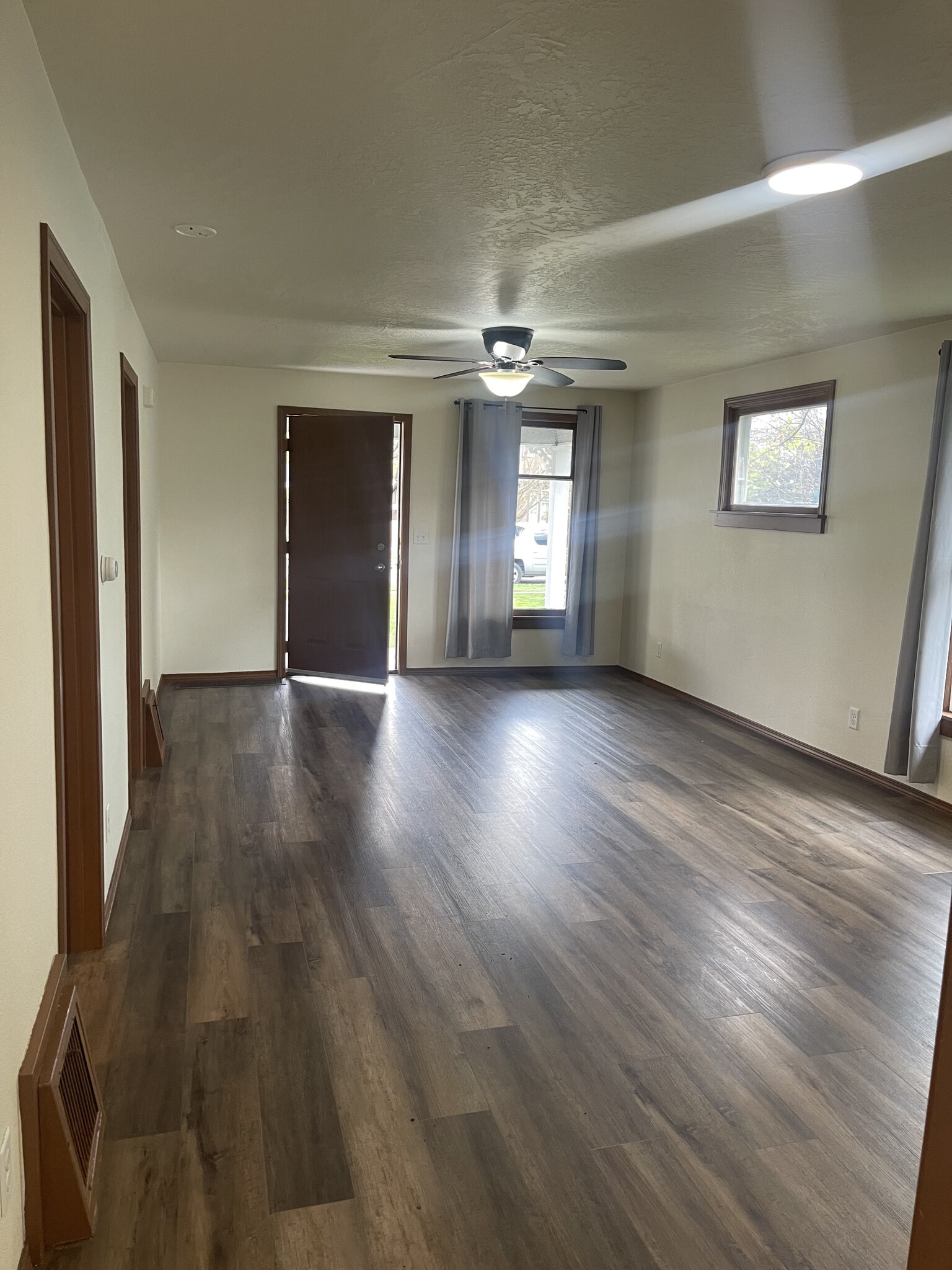Building Photo - 728 E Ermina Ave