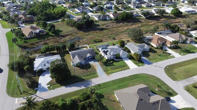 Building Photo - 5402 NW Emblem St