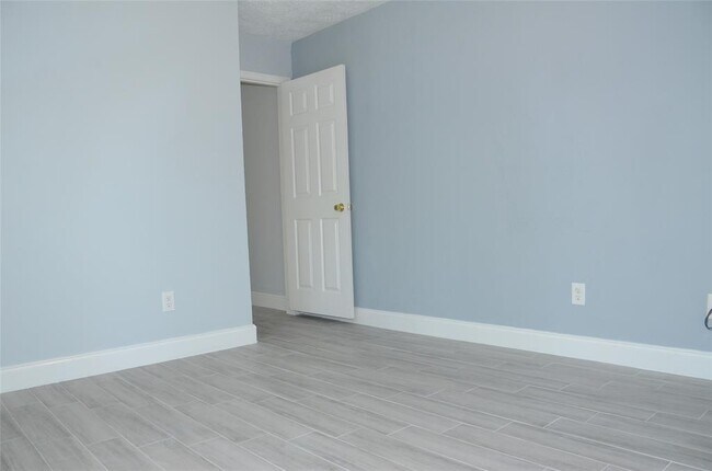 Building Photo - 6502 Briar Terrace Dr