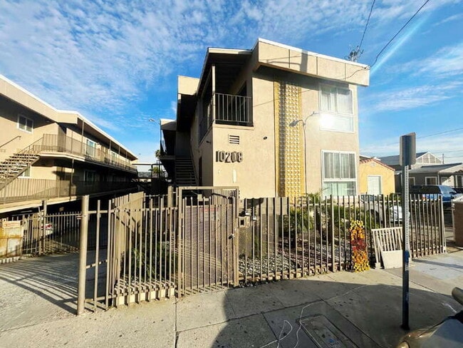 Building Photo - 10208 S Inglewood Ave