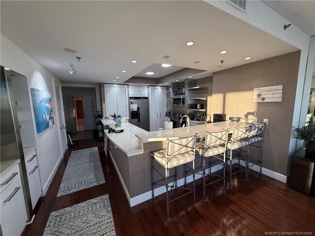 Building Photo - 9960 S Ocean Dr