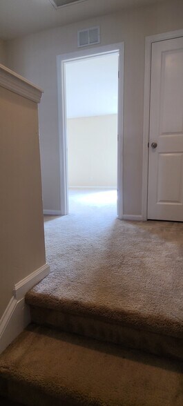 Building Photo - 327 Flyway Rd