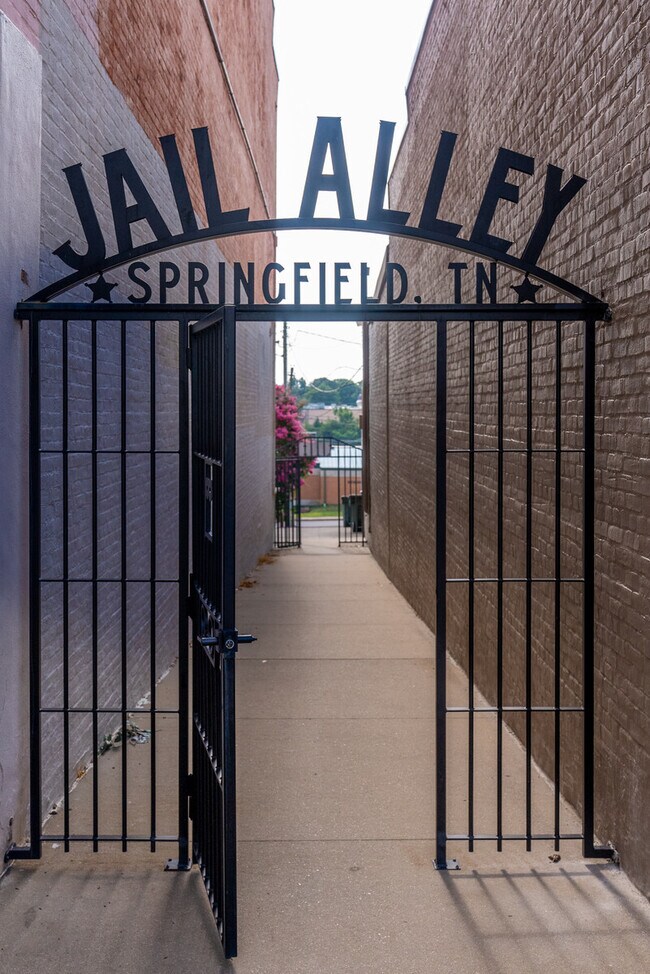 Building Photo - 305 Connell St