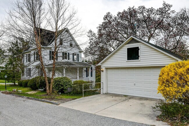 Building Photo - 1500 Carrollton Ave