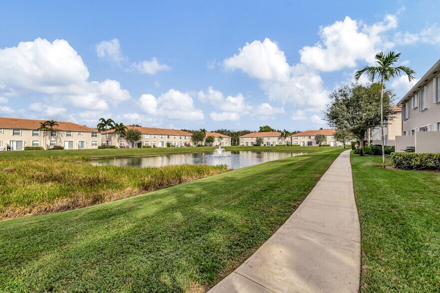 Building Photo - 16081 Poppyseed Cir