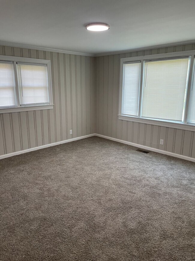 Building Photo - 1100 Newport St