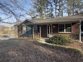 Building Photo - 6 Pleasant Ridge Dr