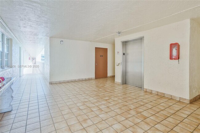 Building Photo - 141 SE 3rd Ave