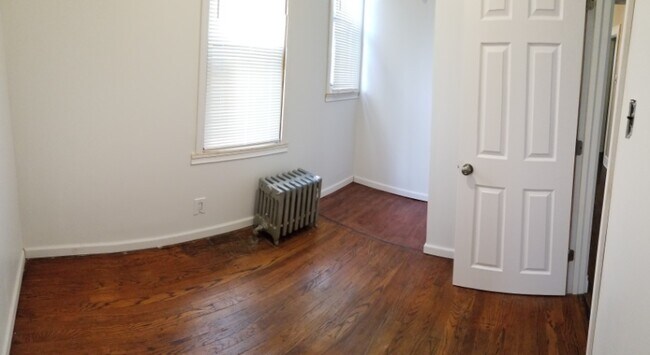 Building Photo - 3204 S Emerald Ave