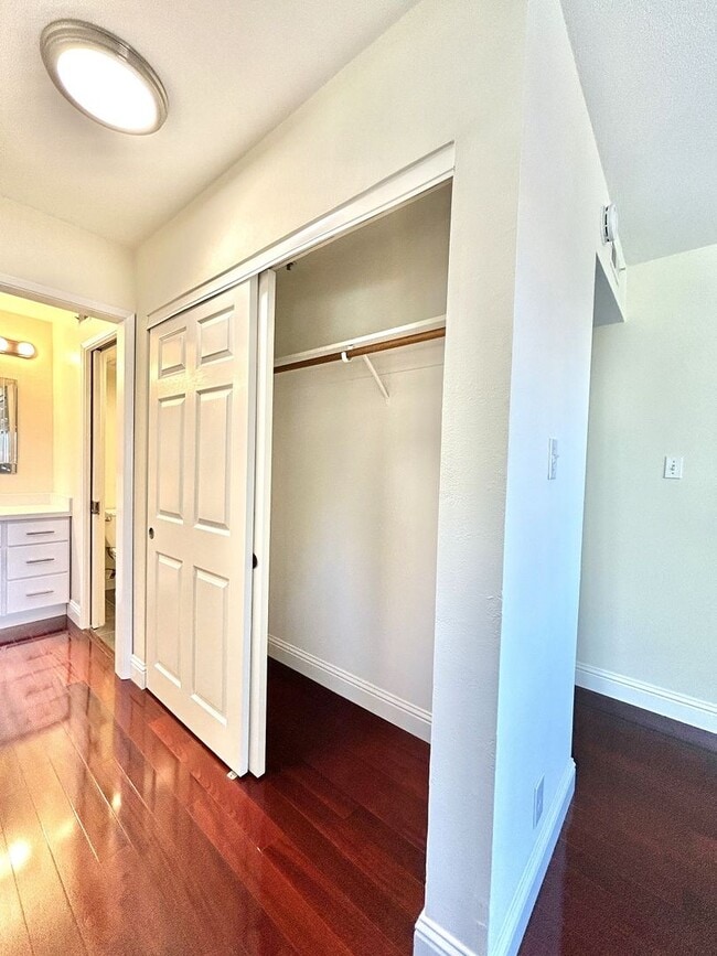 Building Photo - First-Floor 2-bedroom/2-bathroom Condo In San Carlos Available Now!