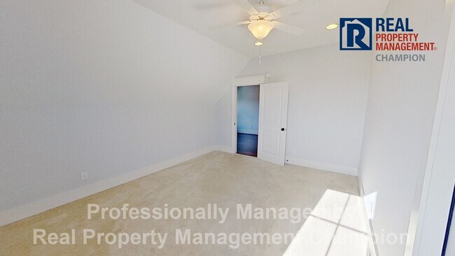 Building Photo - Exquisite Executive Home in Autumn Hall