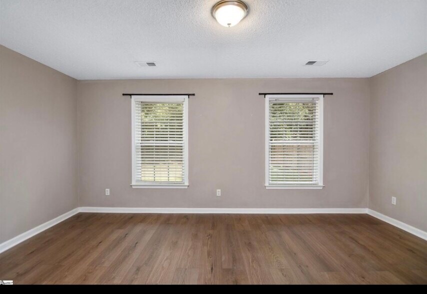 Building Photo - 27 Sweetland Ct