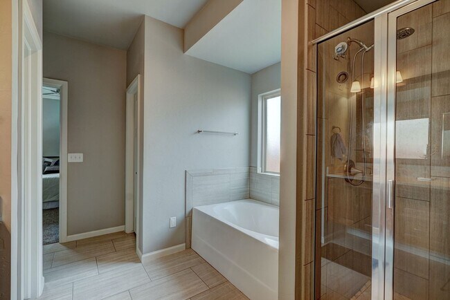 Building Photo - 3 Bedroom Home in The Grove