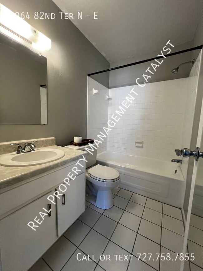 Building Photo - Lovely 1 Bed 1 Bath Condo in St Pete