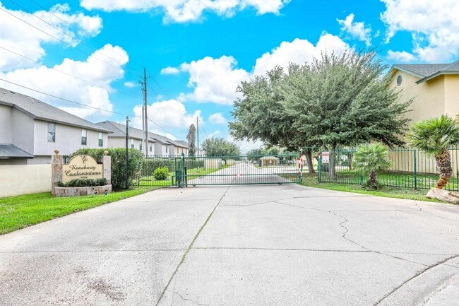 Building Photo - 1000 Ranchway Dr