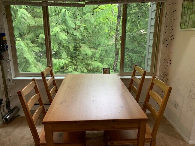 dining area - 8112 145th Ct NE