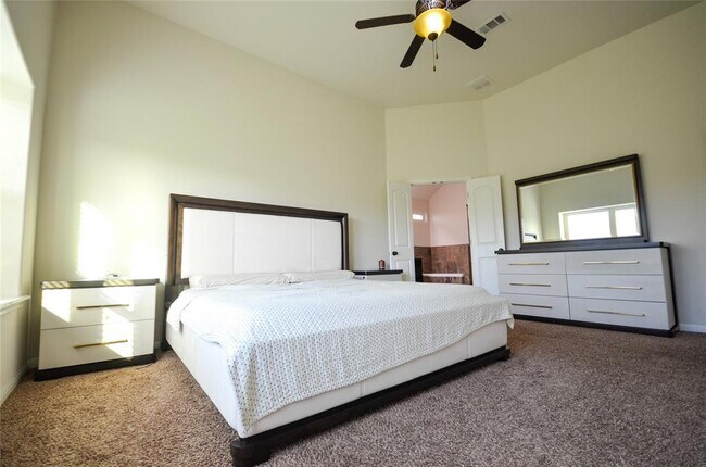 Building Photo - 5632 Sabbia Dr