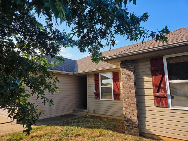 Building Photo - 408 W Choctaw