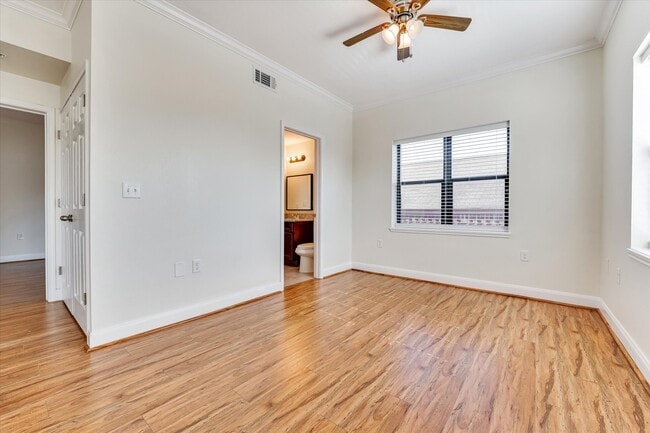 Building Photo - 10102 Neuens Rd