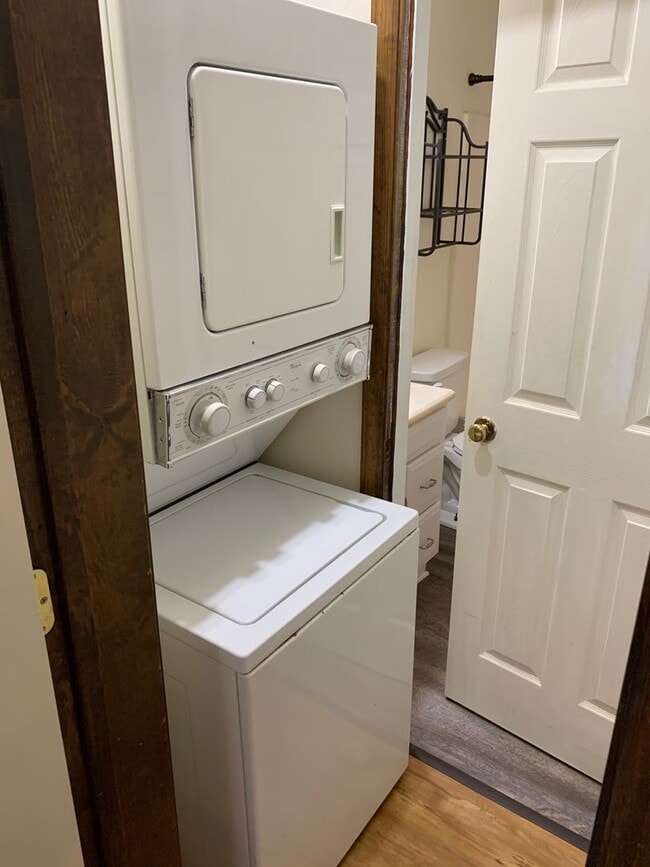 Building Photo - 1 Bedroom condo- Steps away from UGA! Available early August 2026