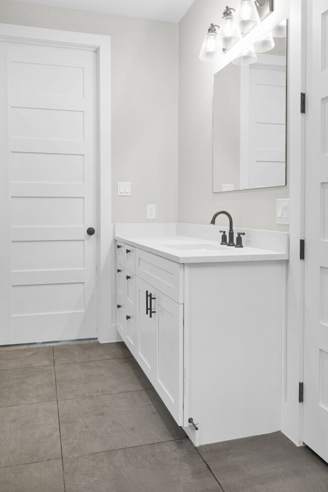 Building Photo - 257 Bentwood Dr