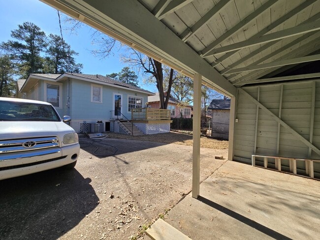 Building Photo - 616 Merrick St