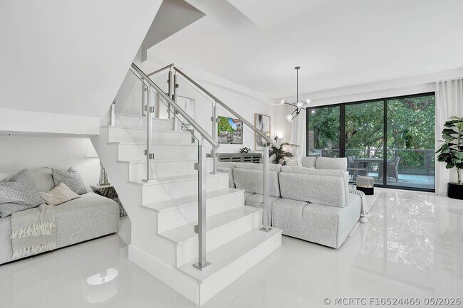 Building Photo - 3040 N Ocean Blvd