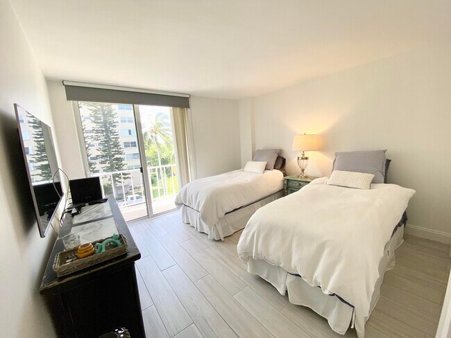 Building Photo - 3575 S Ocean Blvd