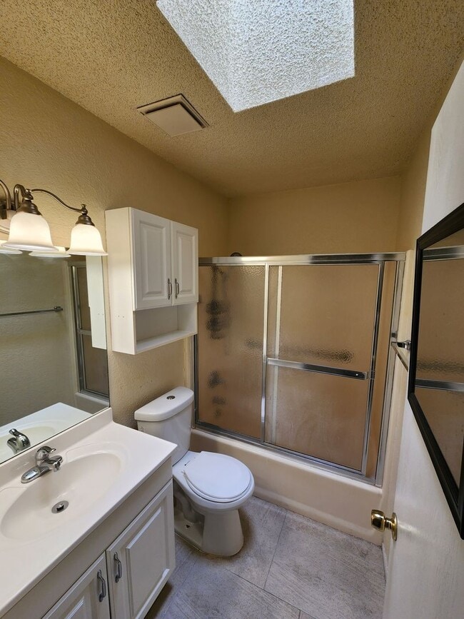 Building Photo - 3224 Hillrise Dr