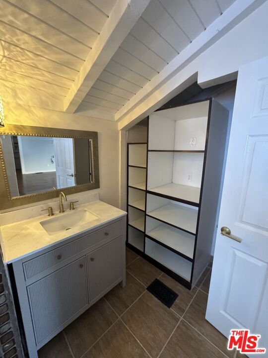 Building Photo - 1713 Queens Ct