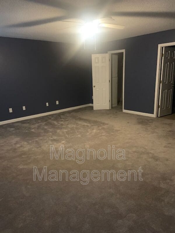 Building Photo - 1302 Oakridge Ave