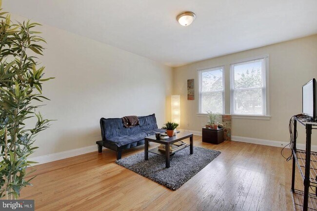 Building Photo - 4009 8th St NE