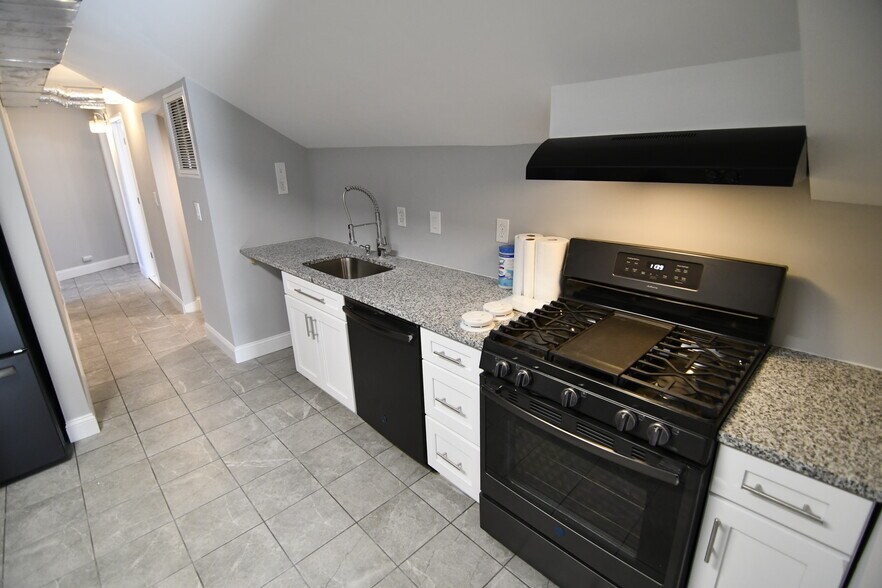 ALL NEW APPLIANCES! - 309 Old York Rd