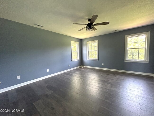 Building Photo - 160 Forest Bluff Dr