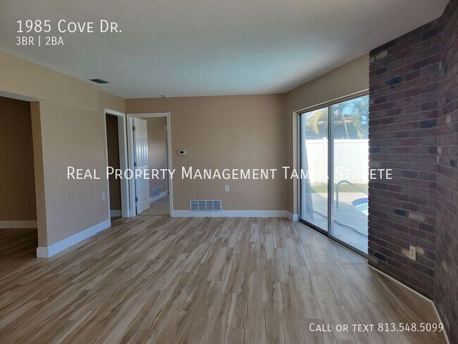 Building Photo - 1985 Cove Dr