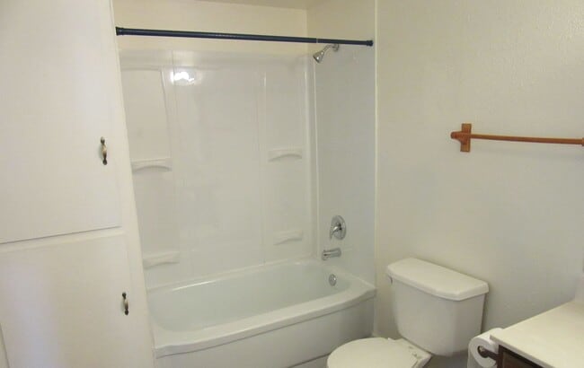 Building Photo - 912 N 1st St