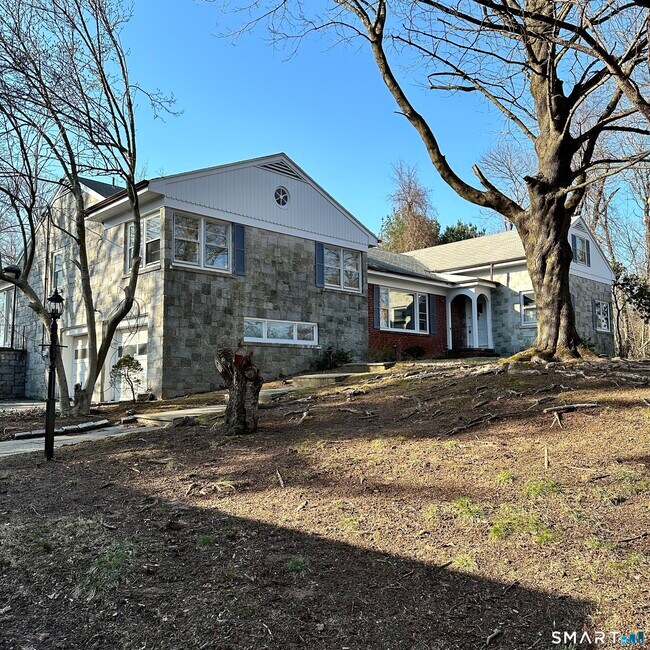 Building Photo - 167 Kings Hwy