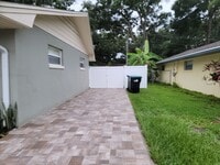Building Photo - Efficiency, all utilities included kitchen.