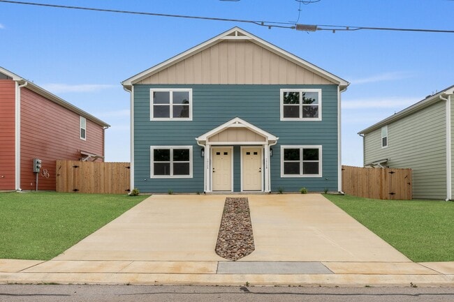 Building Photo - Modern Townhome for Rent – Modern Living at Its Best!