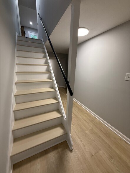 Building Photo - 8238 Imperial Dr