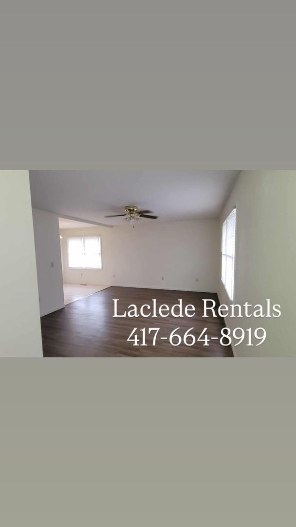 Building Photo - 2 BEDROOM 2 BATHROOM DUPLEX WITH GARAGE