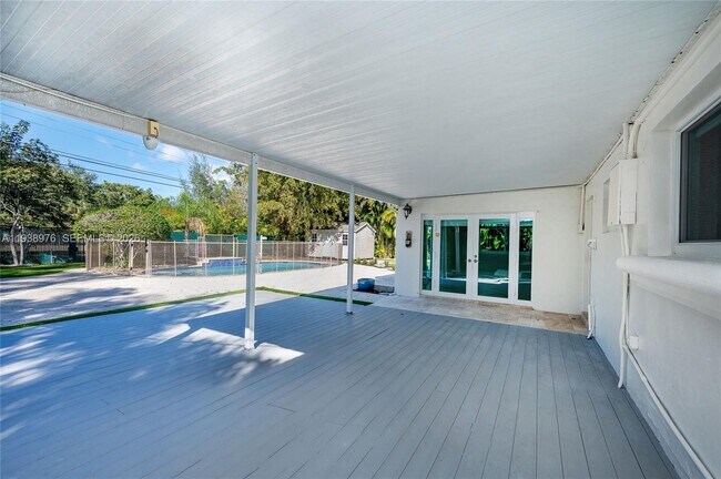 Building Photo - 5626 SW 69th Ave