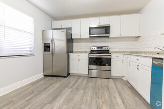 Building Photo - 1507 Lakeview Dr E
