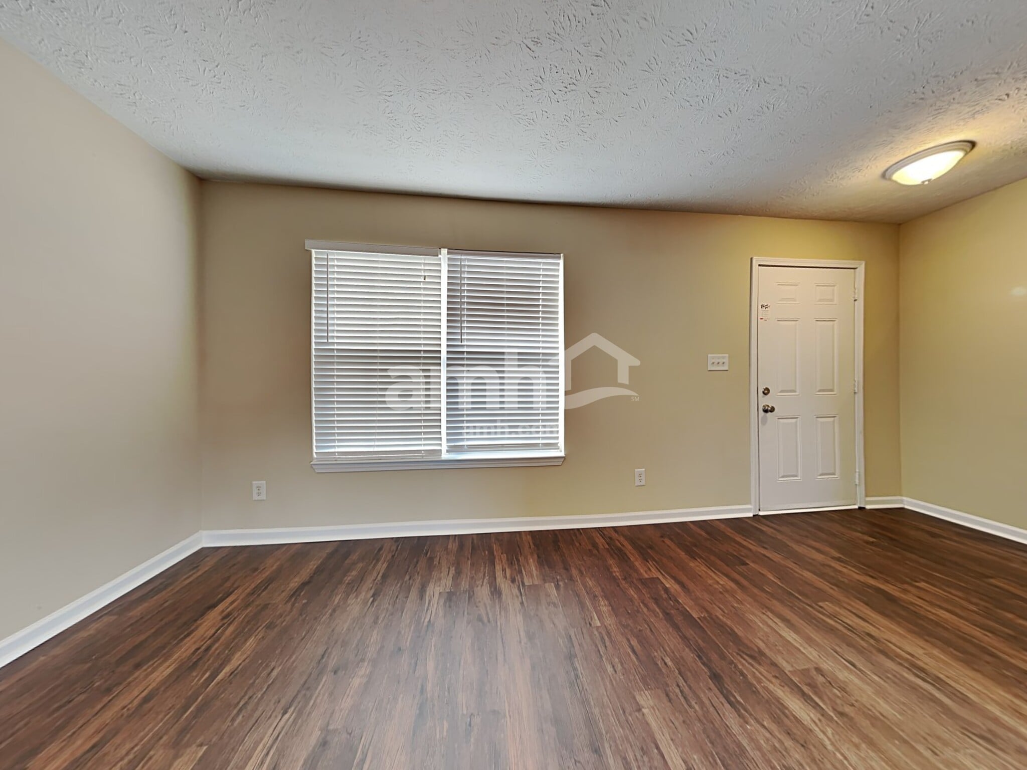 Building Photo - 881 Yellowwood Dr