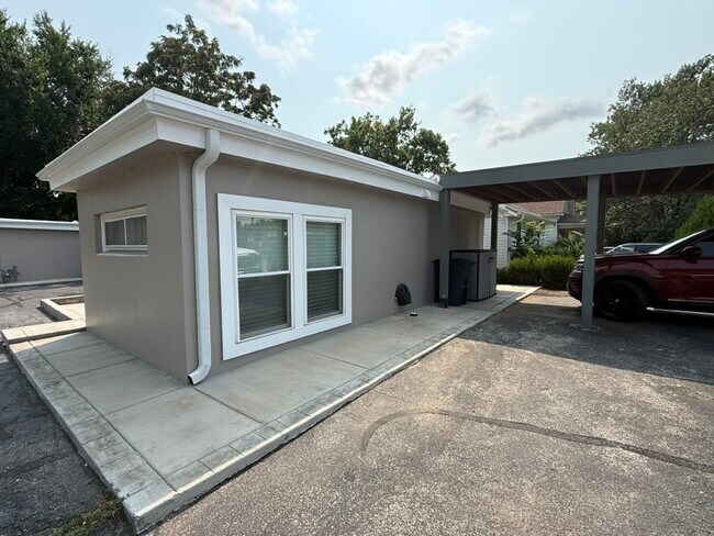 Building Photo - 4328 State Line Rd