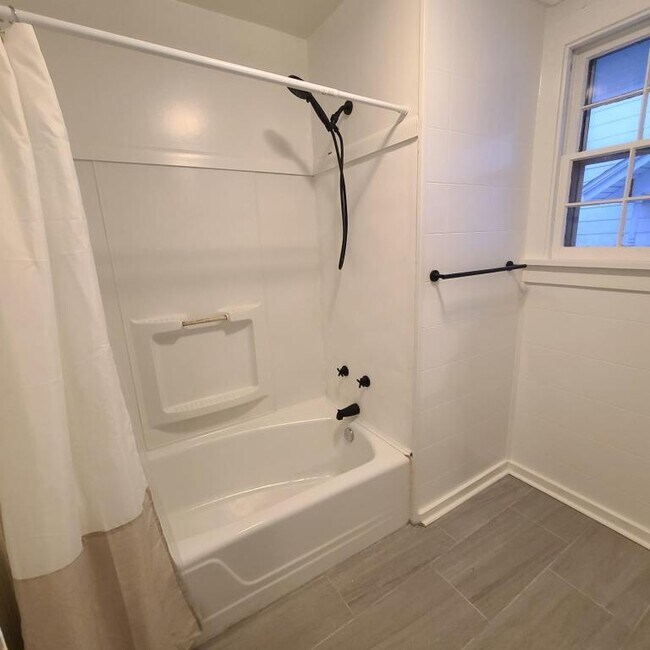 Building Photo - 317 Dunnwood Dr