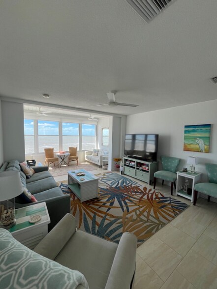 Building Photo - 7000 Beach Plaza