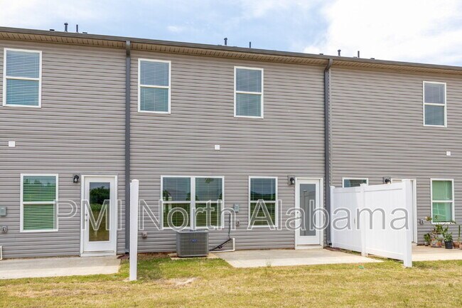 Building Photo - 7593 Discovery Pt Dr NW